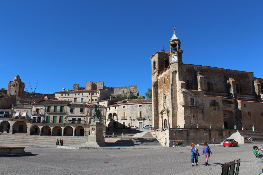 Alojamientos Plaza Mayor Trujillo Exterior photo