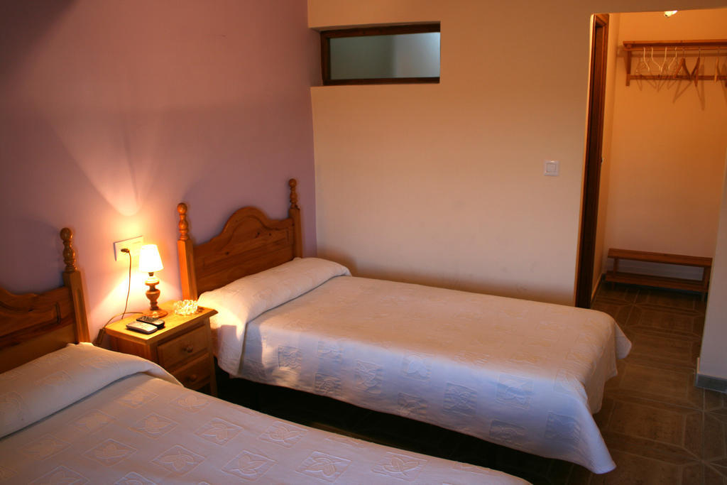 Alojamientos Plaza Mayor Trujillo Room photo
