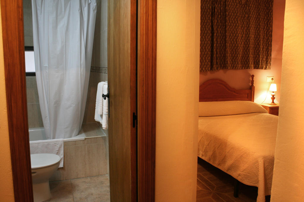 Alojamientos Plaza Mayor Trujillo Room photo