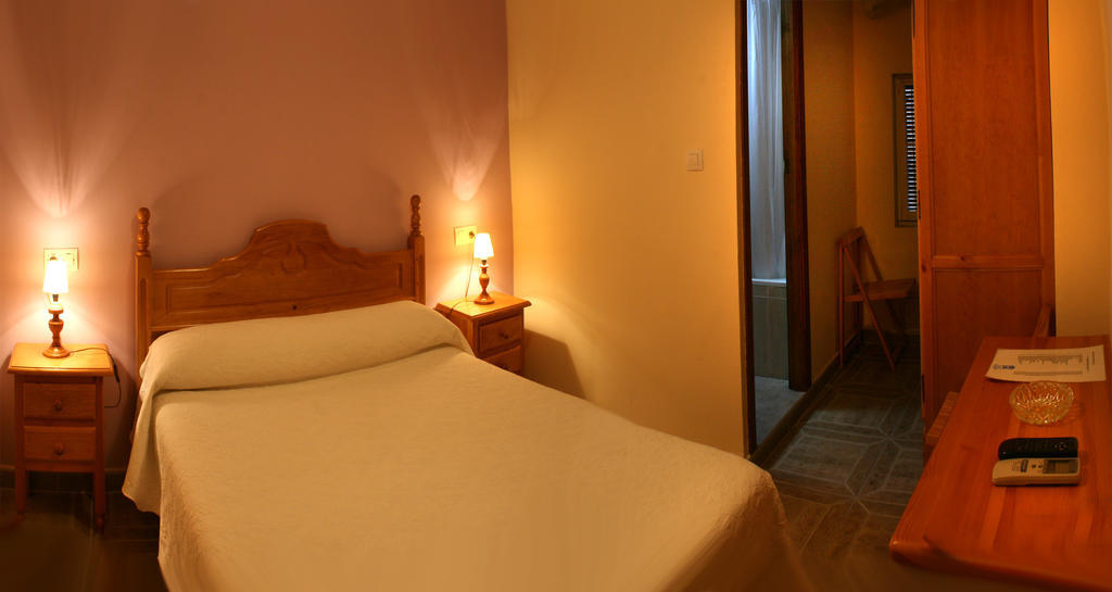 Alojamientos Plaza Mayor Trujillo Room photo